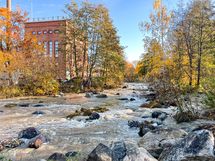 Keravanjoen varren maisemiin n. 400m. Tikkurilan toisella laidalla Keskuspuisto.