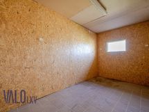 autotallin varastotila