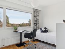 Yläkerran pienempi makuuhuone