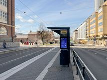 Ratikkapysäkille on matkaa noin 300 metriä.