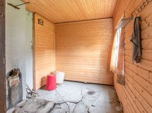 talousrakennuksessa oleva sauna, joka on purettu