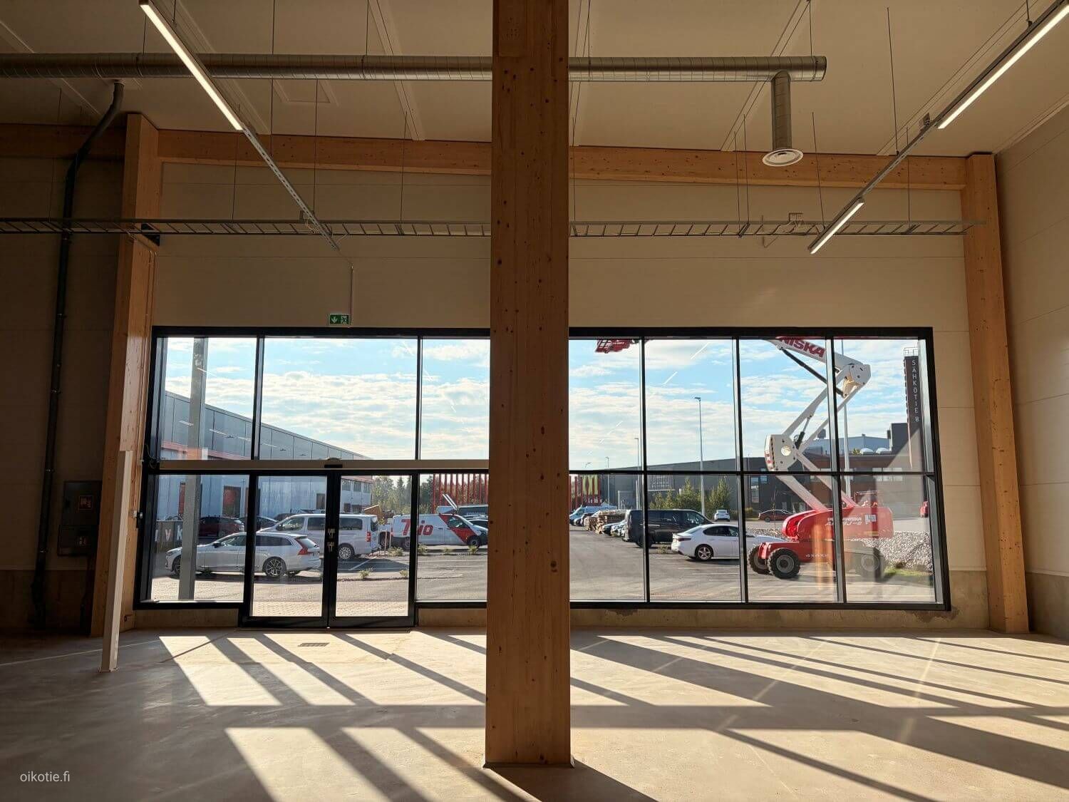Liiketila – Sähkötie 10, 2 016 m² 2