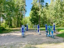 Suolijärvellä on myös ulkokuntoilulaitteita.