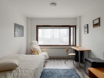 Huone 2 ikkuna Mannilantielle