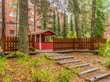 Viihtyisä piha-alue