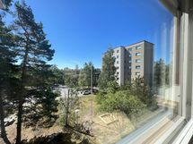 Näkymät ikkunasta kaakon suuntaan.