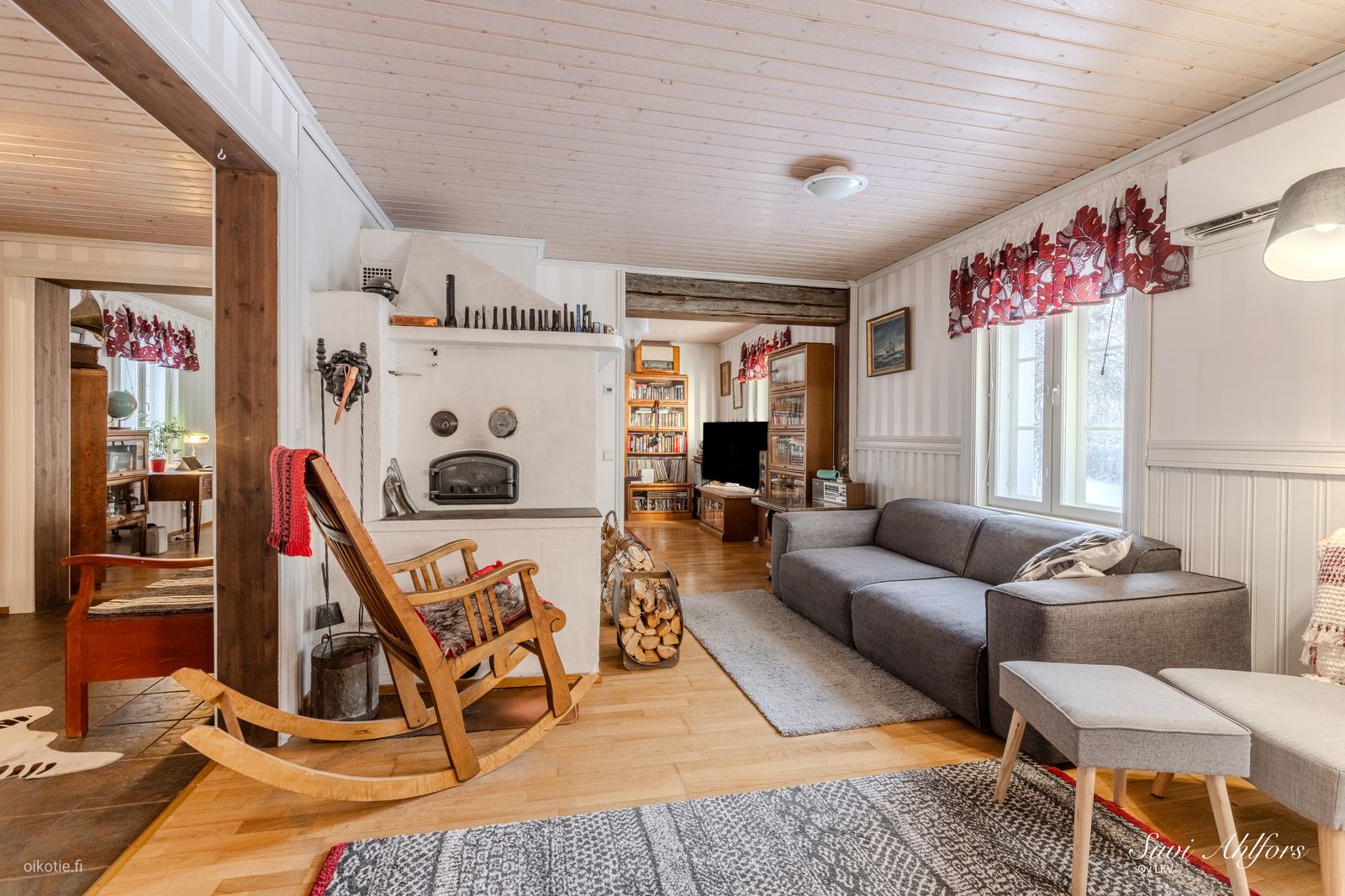 Kerrostalo, Olohuone, tupa, keittiö, eteinen,khh,kph/wc,wc, 2mh,vh,työtila, aula,kuisti,kellari, lasikuisti, 3,56 ha, Röylä - More