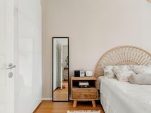 Makuuhuoneesta runsaasti kaappitilaa