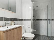 Kylpyhuone on tilava