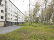 Taloyhtiön takapihaa
