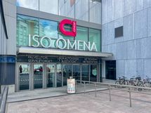 Iso-omenan yhteydessä bussiasema sekä metro!