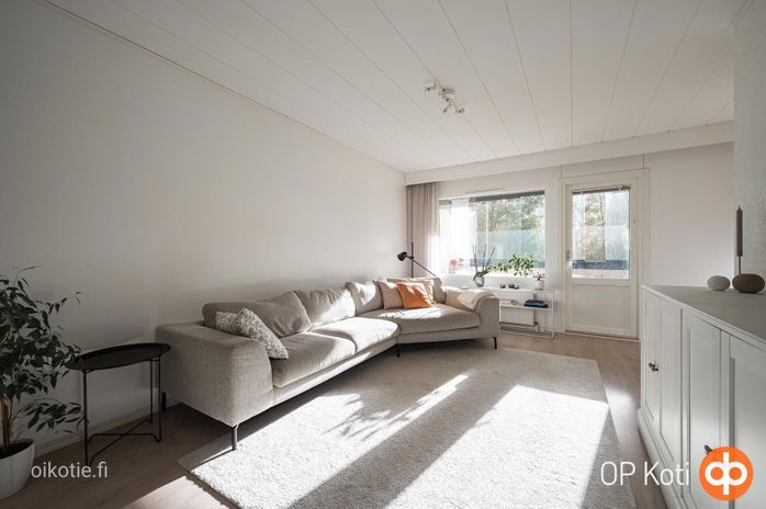 Rivitalo, 4h,k/rt,s,ph,pkh,vh,2wc,p (lasitettu), 93,2 m², Kartano - View 4