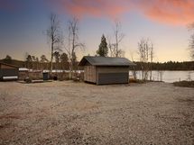 Varasto/kelkkatalli ja veneluiska