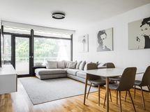 Olohuoneesta käynti parvekkeelle