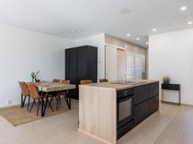 Saarekkeessa on erillisuuni ja Boran induktioliesitaso integroidulla liesituulettimella