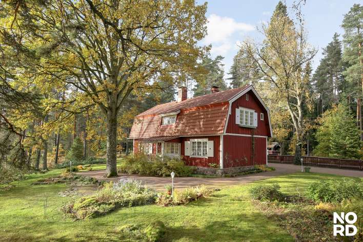 Omakotitalo, Oh+k+apuk+4mh+2aulaa+4ullakko+s+kph+wc+kph/wc+kuisti, 212 m², Oitmäki, Kirkkonummi