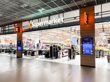 Tripla on reilu 10 min asunnolta.