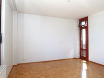 Olohuone, käynti parvekkeelle