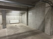 Lämmin autohallipaikka on hankittavissa asunnon yhteydessä erillisosakkeena.