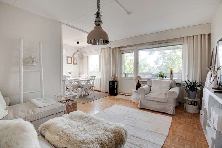 Kerrostalo, 3 h, k, kph/s, vh, lasitettu parveke (Yj. 3h+k+s), 74 m², Tikkurila, Vantaa