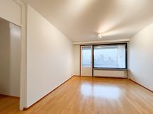 Läpitalon tilava koti hyvällä sijainnilla.