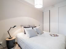 Makuuhuone, kuva vastavasta asunnosta samasta talosta