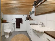 yläkerran suihkukaapillinen wc/ph