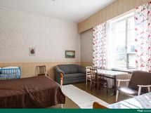 Päärakennuksen huone