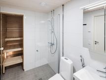 Asunnosta löytyy oma sauna ja pesukoneliitäntä omalle pesukoneelle