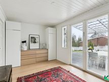 Makuuhuone 5 josta pariovet takapihalle