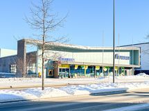 Lähikauppaan on muutaman minuutin kävely.