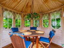 Lämminhenkinen kesämaja