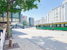 Kurvista erinomaiset liikenneyhteydet niin bussilla kuin ratikallakin.