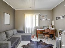 Alakerran makuuhuone 1.