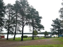 Näkymä venerantaan ja matonpesupaikalle.