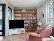 ja sinne sopii kirjastokin.