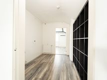 Yläkerran vaatehuone