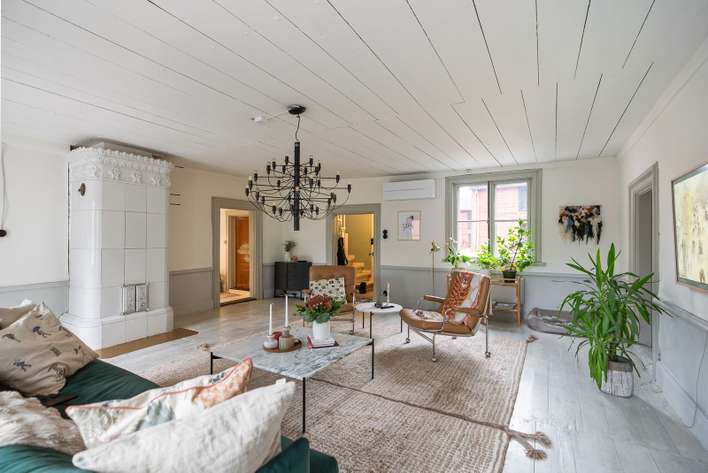 Rivitalo, Rivitalon pääty jossa 6 huonetta, keittiö, 2 kph/wc, khh, eteinen, 123/175 m², Vanha Porvoo - Näkymä 4