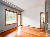 Yläkerran 2. makuuhuone