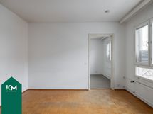 Olohuoneesta käynti makuuhuoneeseen