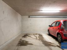 Asunnon myynnin yhteydessä on myös mahdollista ostaa autohalliosake.