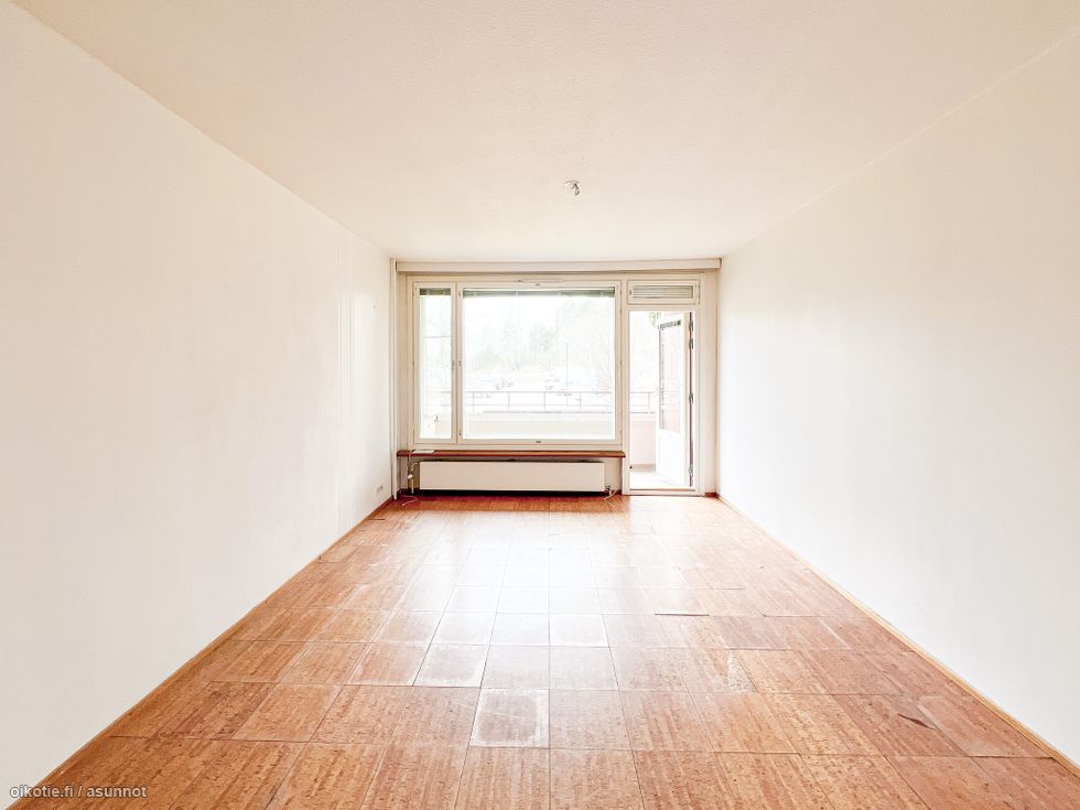 Tervetuloa tähän valoisaan läpitalonasuntoon!