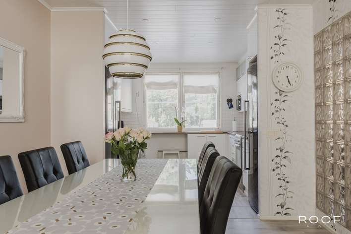 Huvila, 4h, k, s, ph, khh, 3wc, viherhuone, takkahuone, varasto, autok, 155 m², Uusikoivisto - Näkymä 2