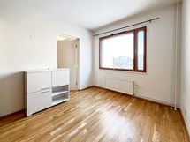 2. makuuhuone on olohuoneen vieressä.