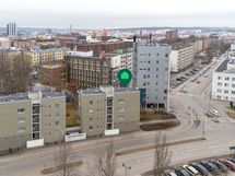 Asunnon yhteydessä myydään kaksi hallipaikkaa!