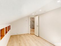 Yläkerta | Makuuhuone 2