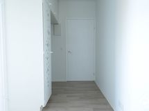 Eteinen / Hall