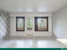 Olohuoneesta on kulku parvekkeelle