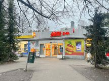 Lähikauppaan kävelee vain pari minuuttia.