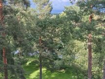 Näkymä parvekkeelta on järvelle päin